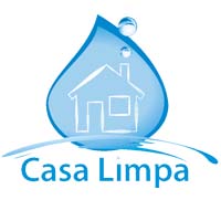 Serviços De Limpeza Residencial. Casal De Donos De Casa